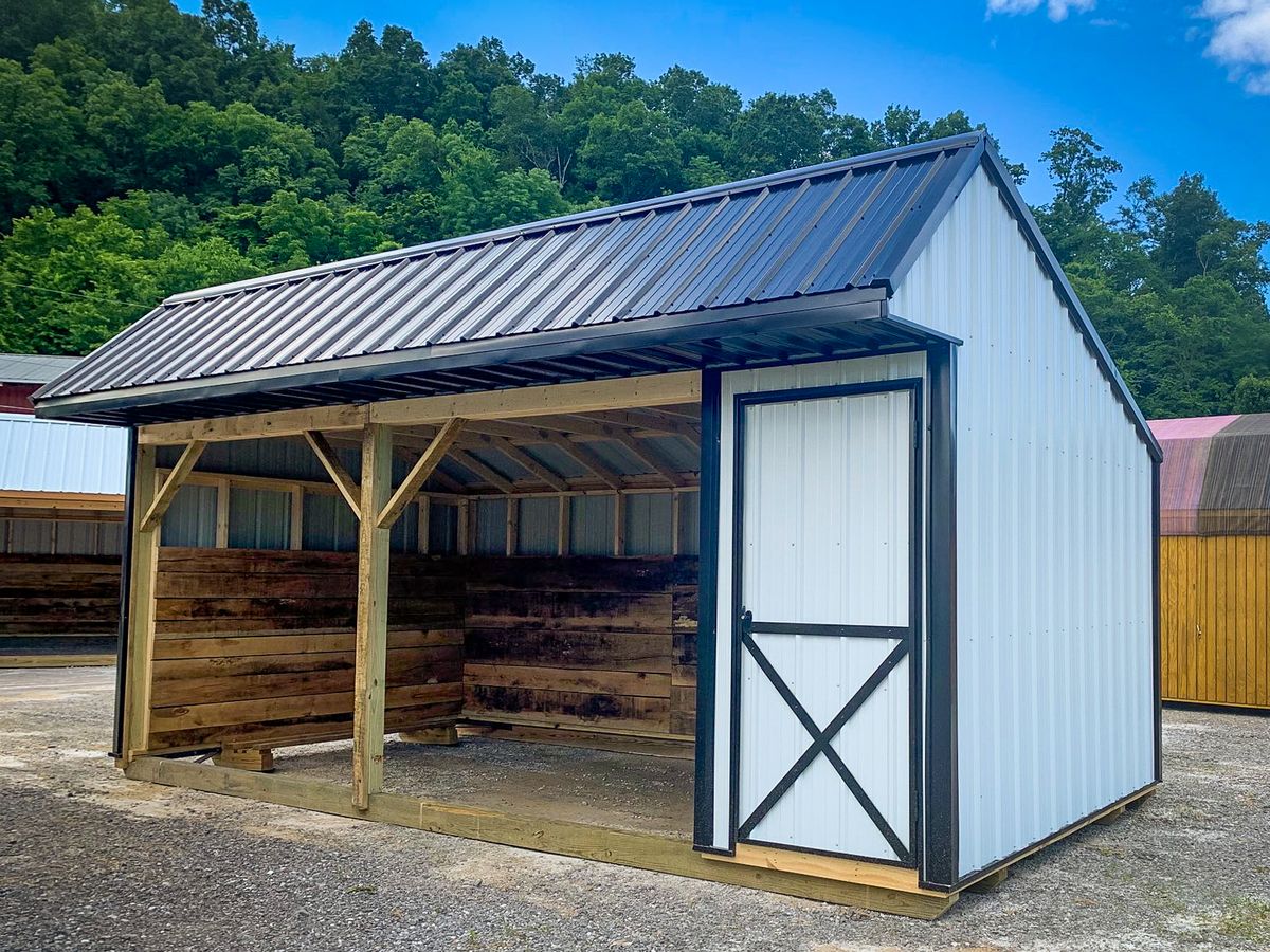 Small Horse Barns: The Best Guide