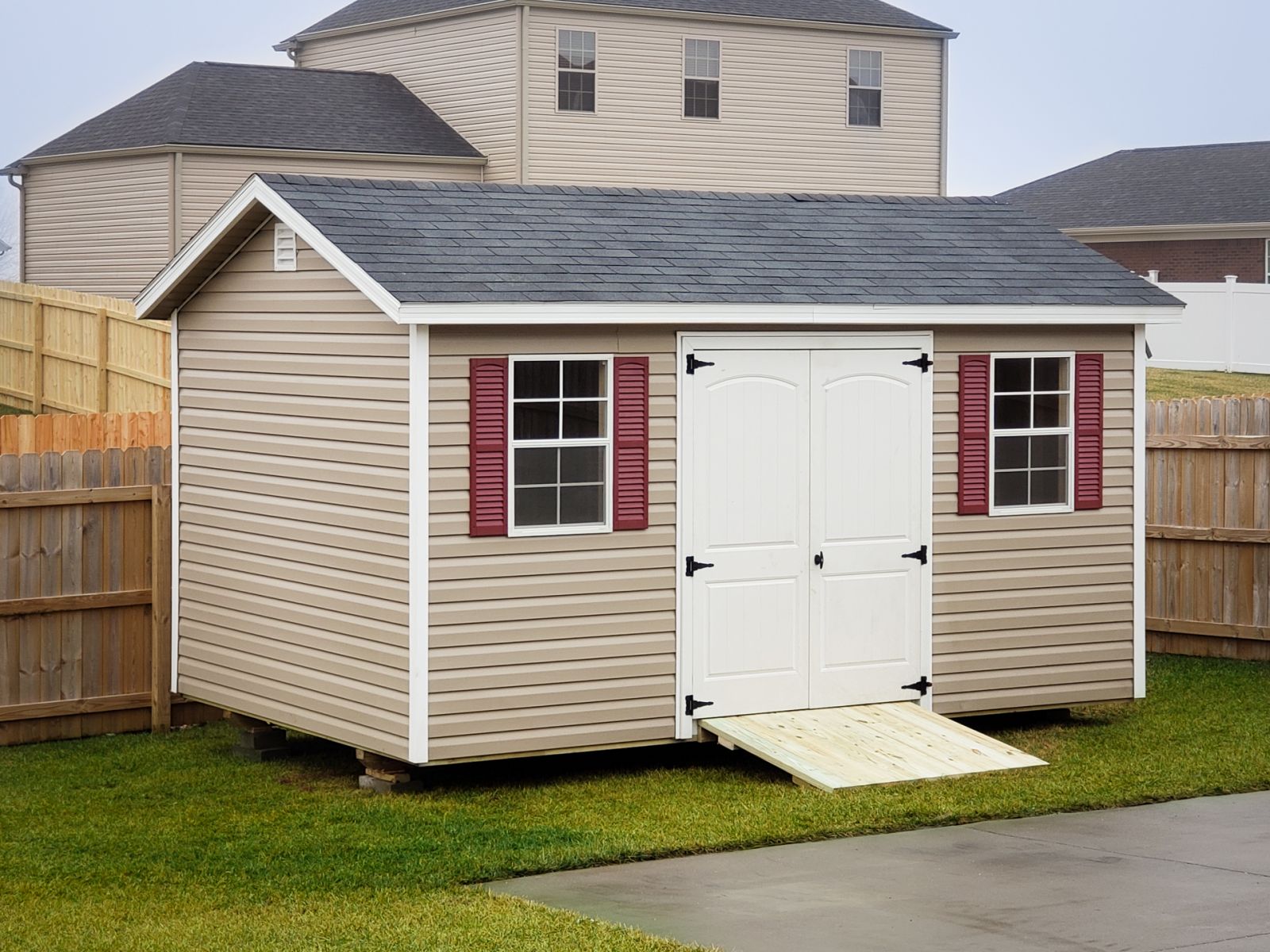 Vinyl-Sided Storage Sheds vs. Plastic Sheds | Esh's 